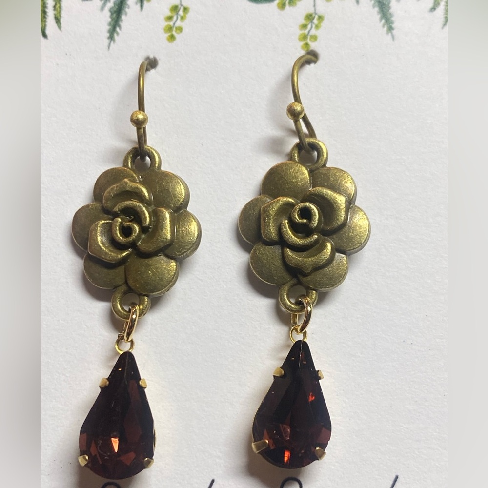 Elegant Floral Drop Earrings in Gold and Brown